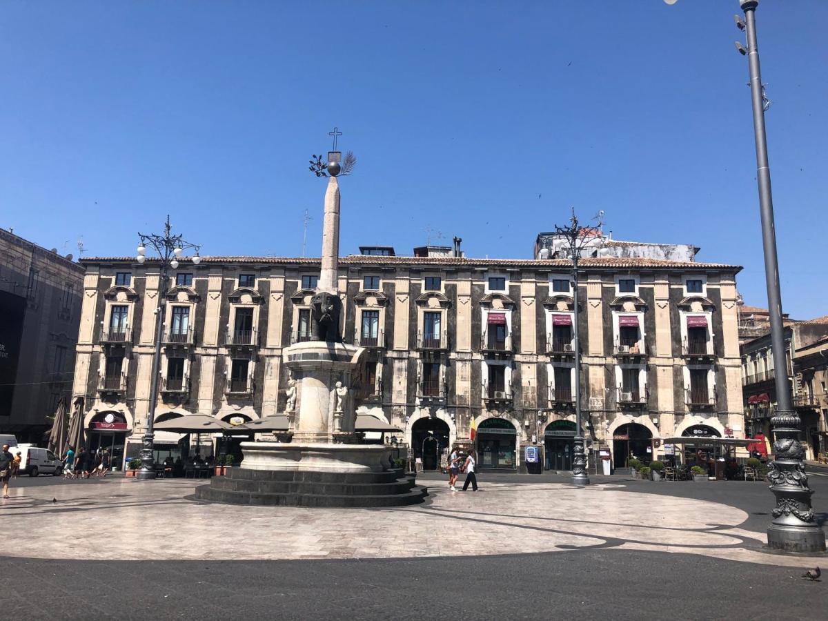 La Finestra Sul Duomo Appartement Catánia Buitenkant foto